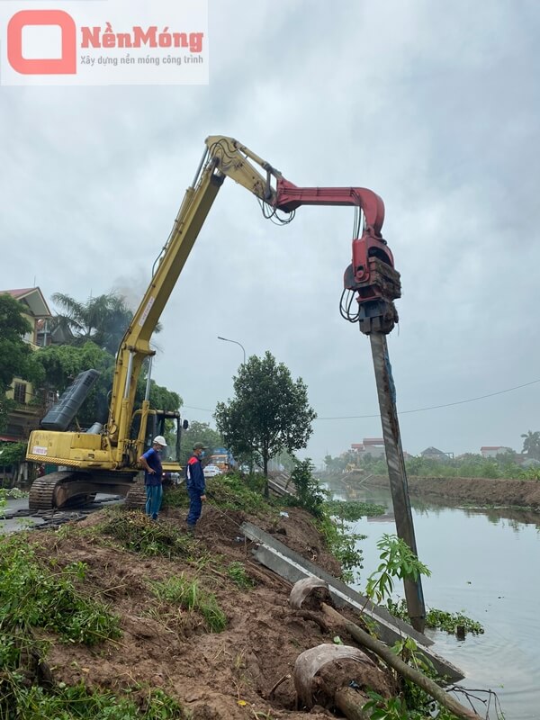 Đóng cọc bê tông 250x250 kênh Đồng Khởi, Bắc Ninh