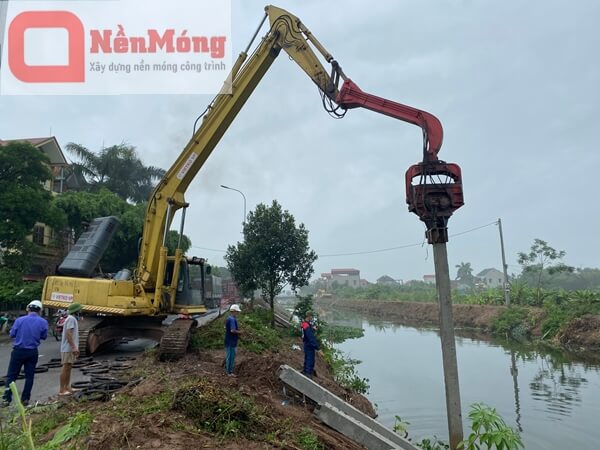 Đóng cọc bê tông 250x250 kênh Đồng Khởi, Bắc Ninh