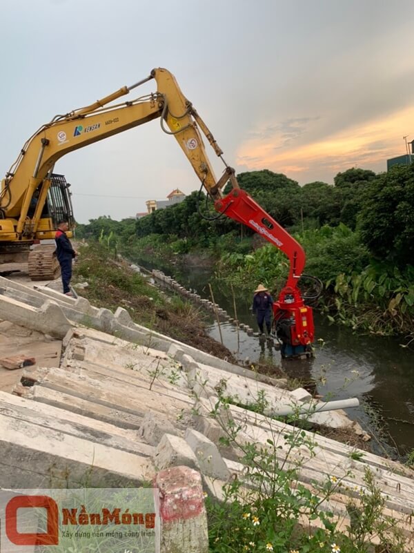 Đóng cọc bê tông kè chắn đất tại Hồng Nam - Hưng Yên