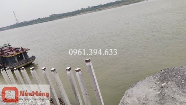 Đóng cọc bê tông 350x350 tại cảng Sơn Tây - Hà Nội