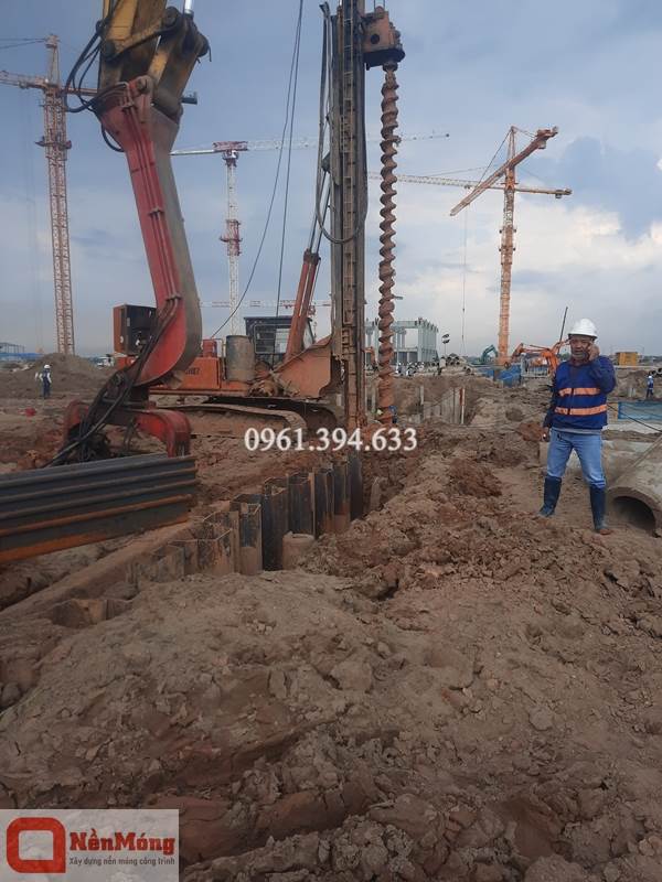 Đóng cừ larsen 16m kết hợp khoan dẫn tại nhà máy Amrko Khu công nghiệp Yên Phong - Bắc Ninh