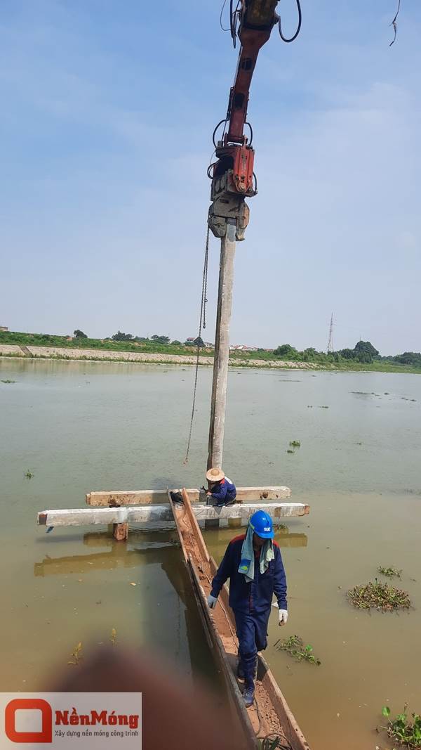 Đóng cọc bê tông 250x250 trạm đo thủy văn tỉnh Bắc Giang